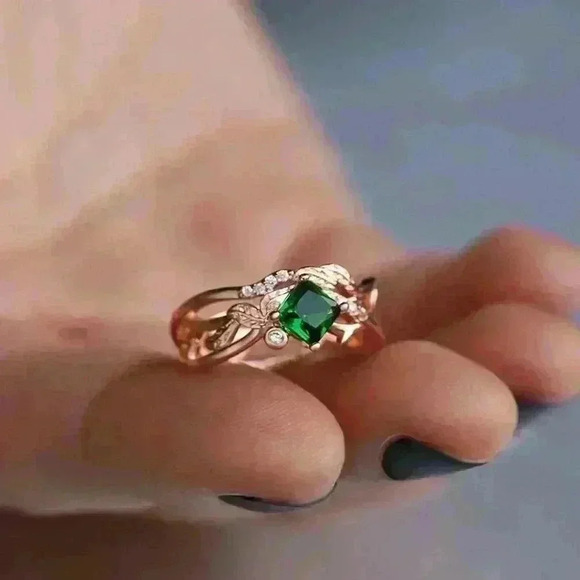 💥Emerald Green Stone Ring Rose Gold Plated Anelli Ring, GPMB1499 - Picture 4 of 6